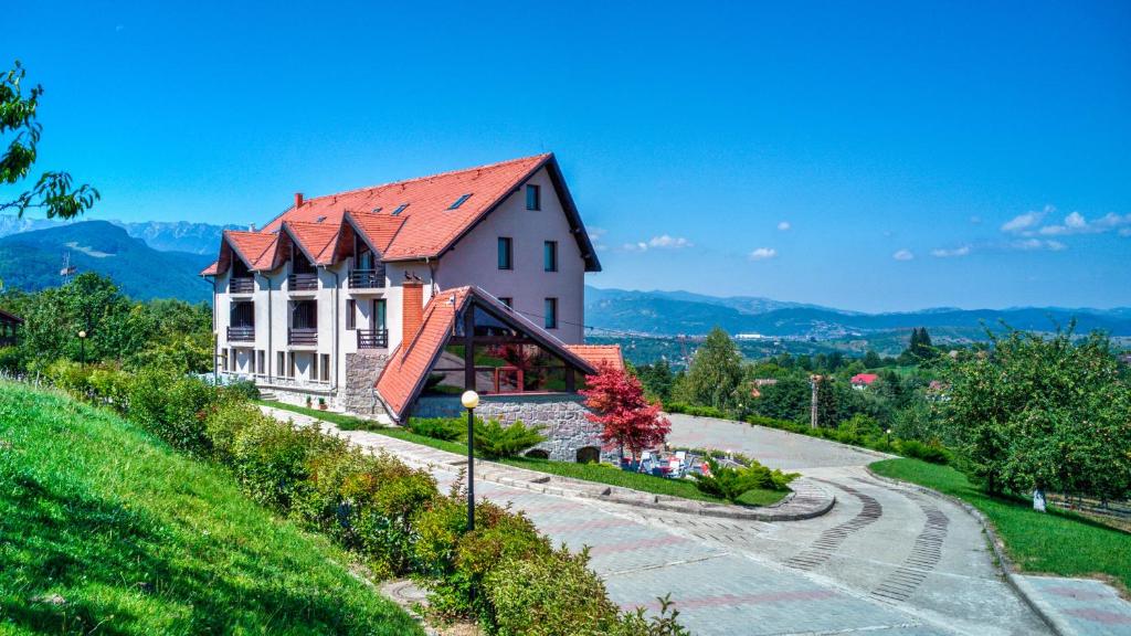 Peisaj natural din apropierea acestui hotel