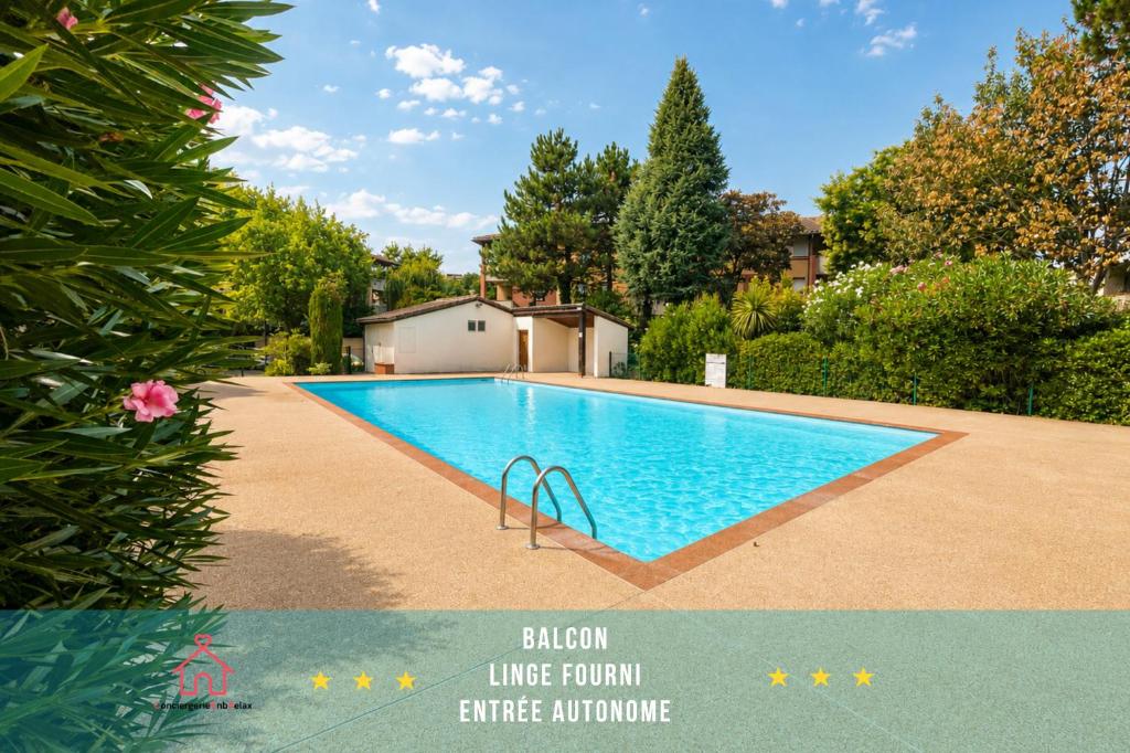 a swimming pool in a yard with trees at " Côté Parc " Cité de l'espace - Entrée autonome in Toulouse