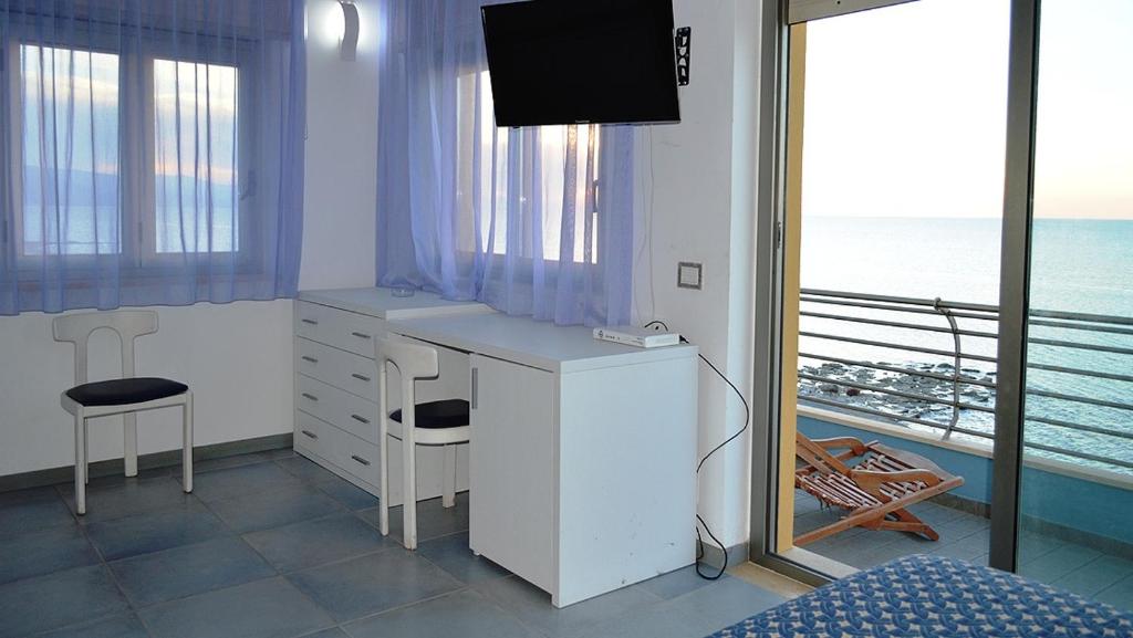 Capo Nettuno Hotel - Suite Familiar Con Balcón