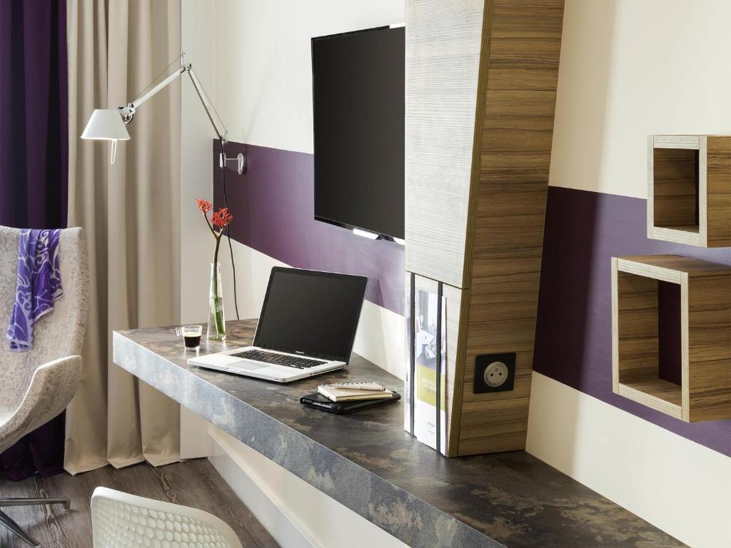 Mercure Paris Orly Rungis Aéroport - Suite Con Una Cama Doble Y Un Sofá Cama