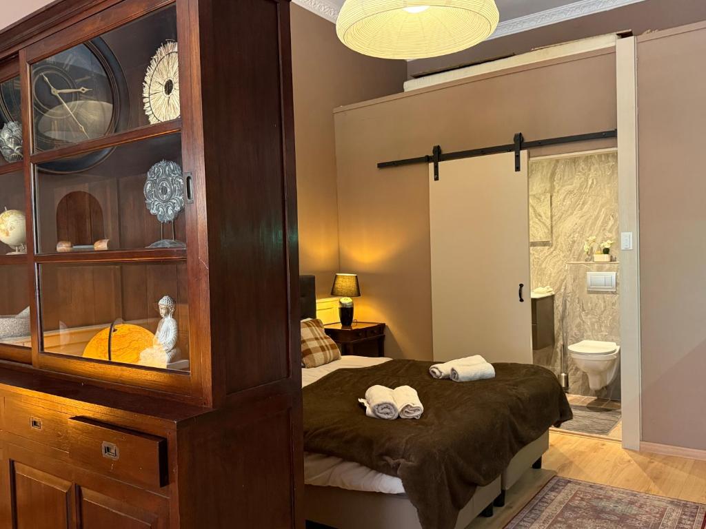 a bedroom with a bed with two towels on it at Grachtenpracht Boutique in Breda