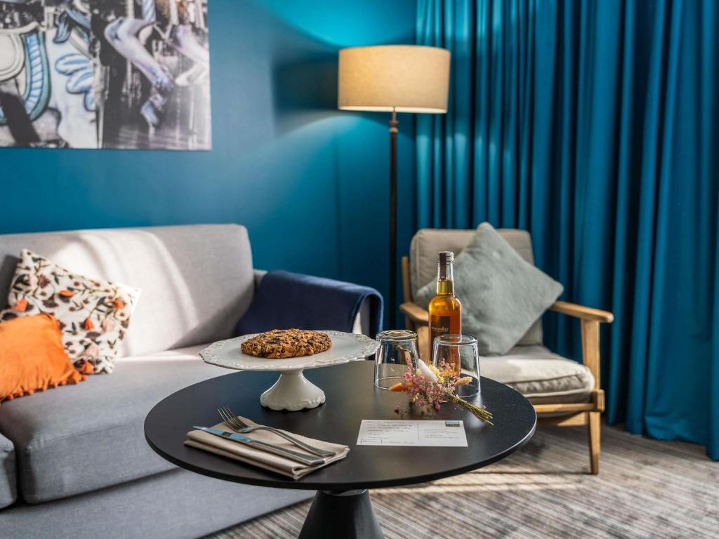 Hotel Mercure Château de Fontainebleau - Deluxe Suite With One Double Bed And One Sofa Bed