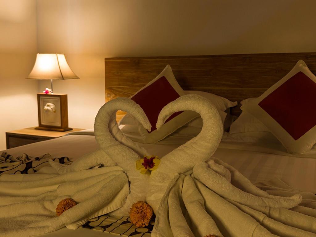 two swans made out of towels on a bed at JERO Tabola 2 in Sidemen