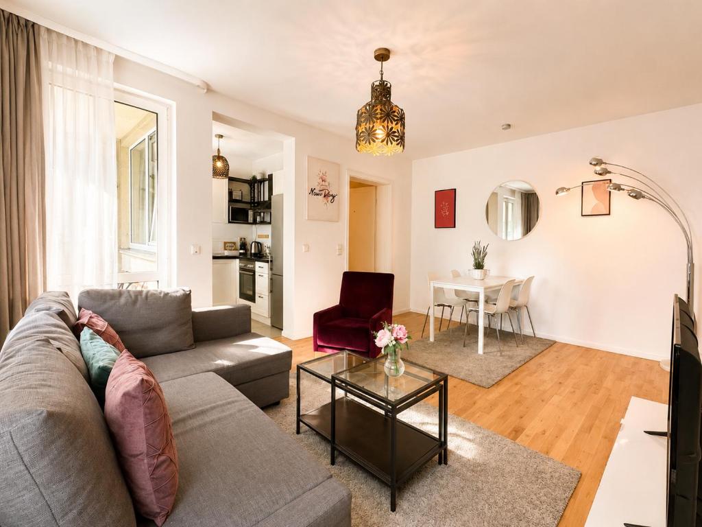 URBAN FLATS Berlin - One-Bedroom Apartment With Balcony And City View