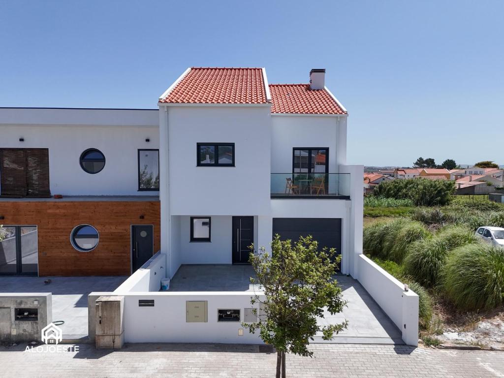 a white house with a red roof at Ondas do Oeste - 3 bedroom villa in Silveira