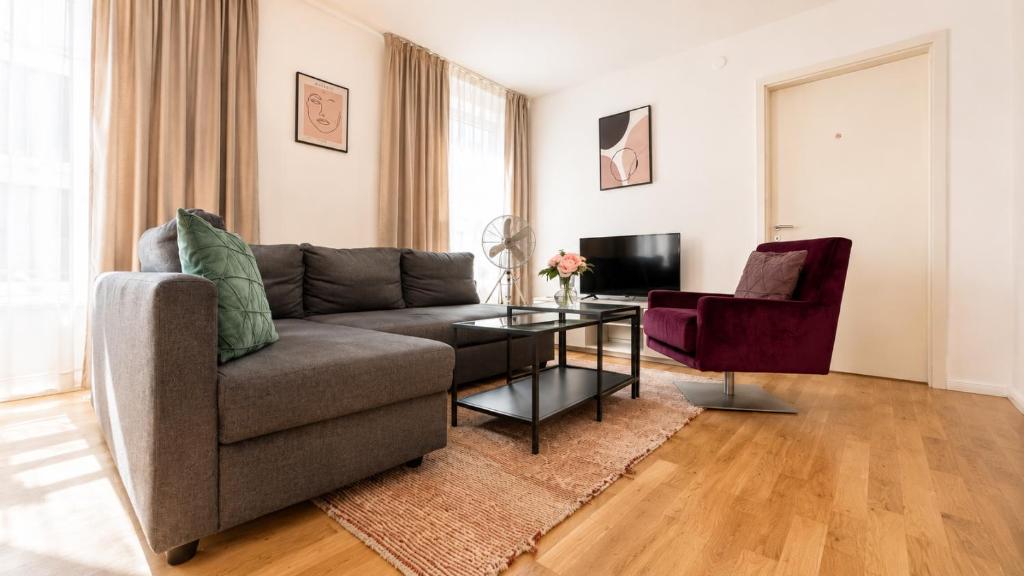 URBAN FLATS Berlin - One-Bedroom Apartment With Balcony And City View