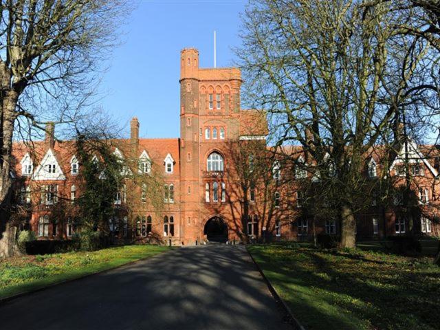 Gallery image of Girton College Cambridge in Cambridge