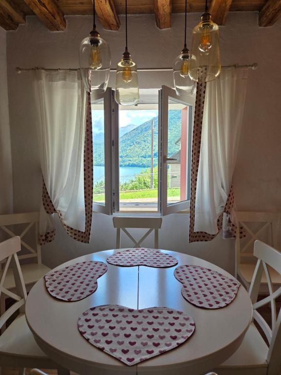 a dining room with a table and a window at Olga's Paradise in Santa Croce del Lago