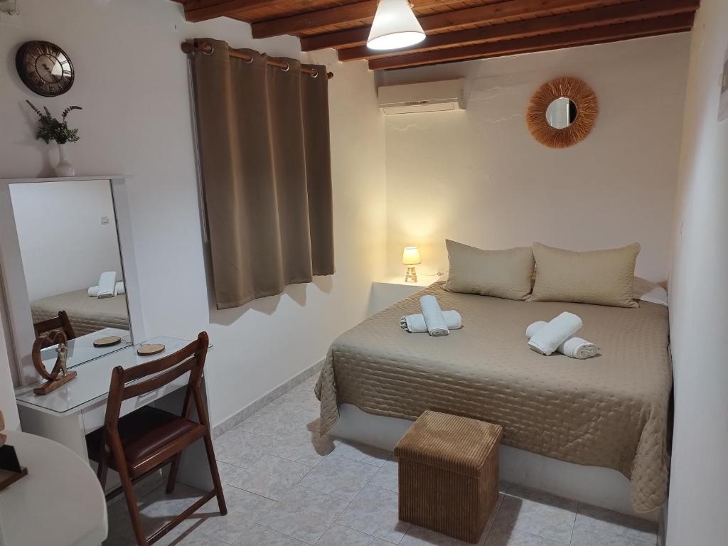 En eller flere senge i et værelse på MMrooms διπλό κρεβάτι 2ος όροφος