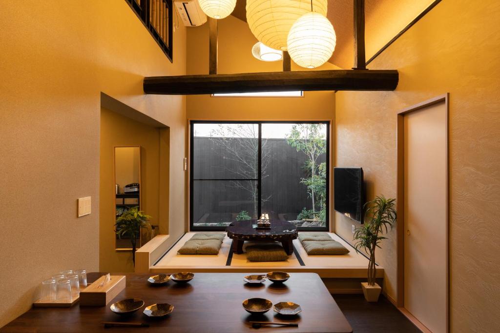 鶴Inn 鶴橋駅徒歩5分 難波 梅田 天王寺 関西空港 奈良直通 贅沢な和モダン一軒家 蝶栖居