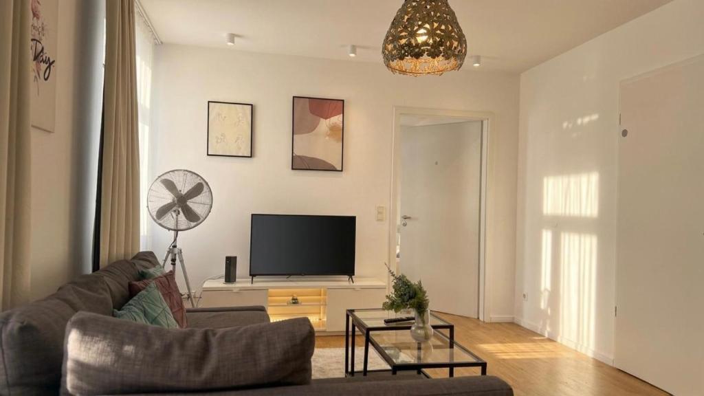 URBAN FLATS Berlin - One-Bedroom Apartment With Balcony And City View