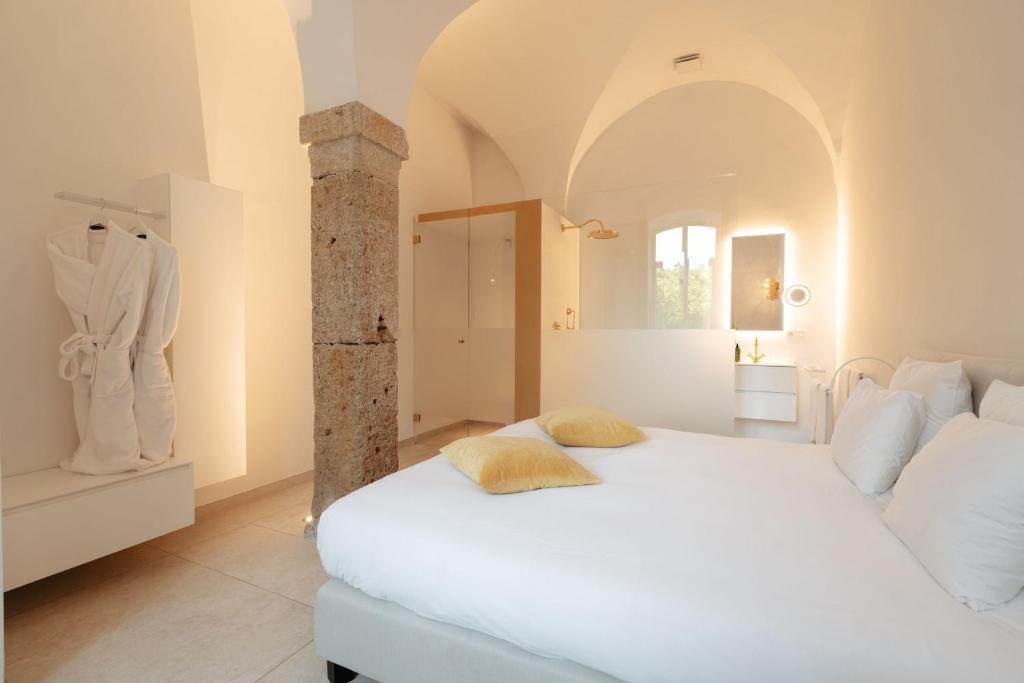 a bedroom with a large white bed in a room at Château du Pont d'Oye in Habay-la-Neuve