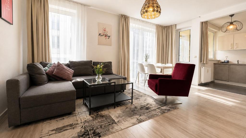 URBAN FLATS Berlin - One-Bedroom Apartment With Balcony And City View