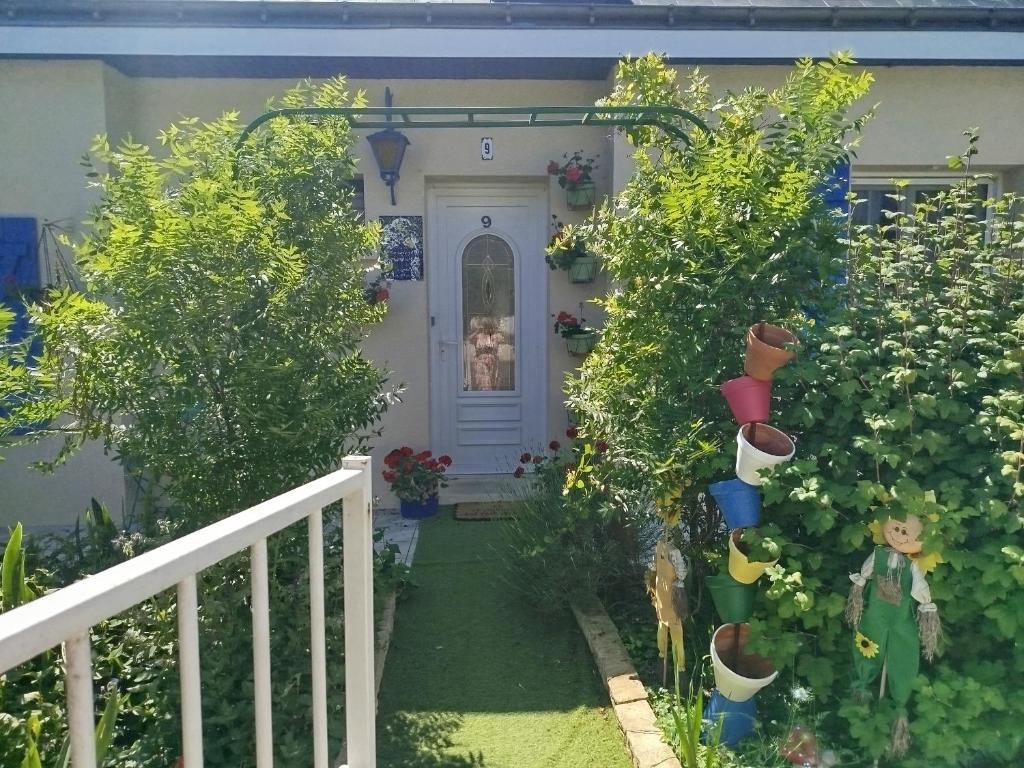 a front door of a house with plants at maison fleurie in Longué