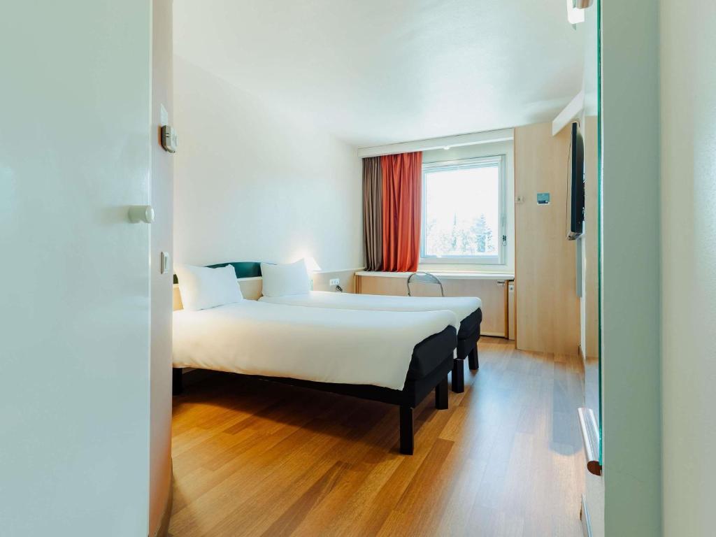 Ibis Barcelona Molins de Rei - Habitación Estándar Con 2 Camas Individuales
