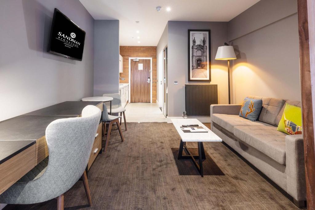 Sandman Signature Aberdeen Hotel & Spa - 