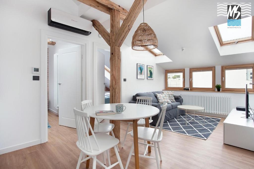 a kitchen and living room with a table and chairs at Top Center VI in Gdynia