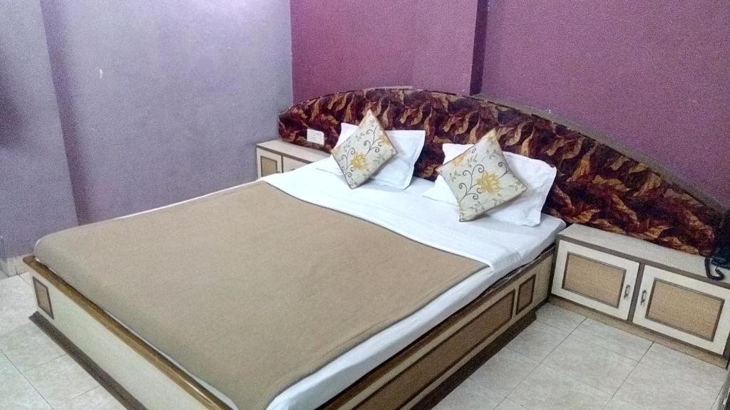 Postel nebo postele na pokoji v ubytování Hotel Damjis