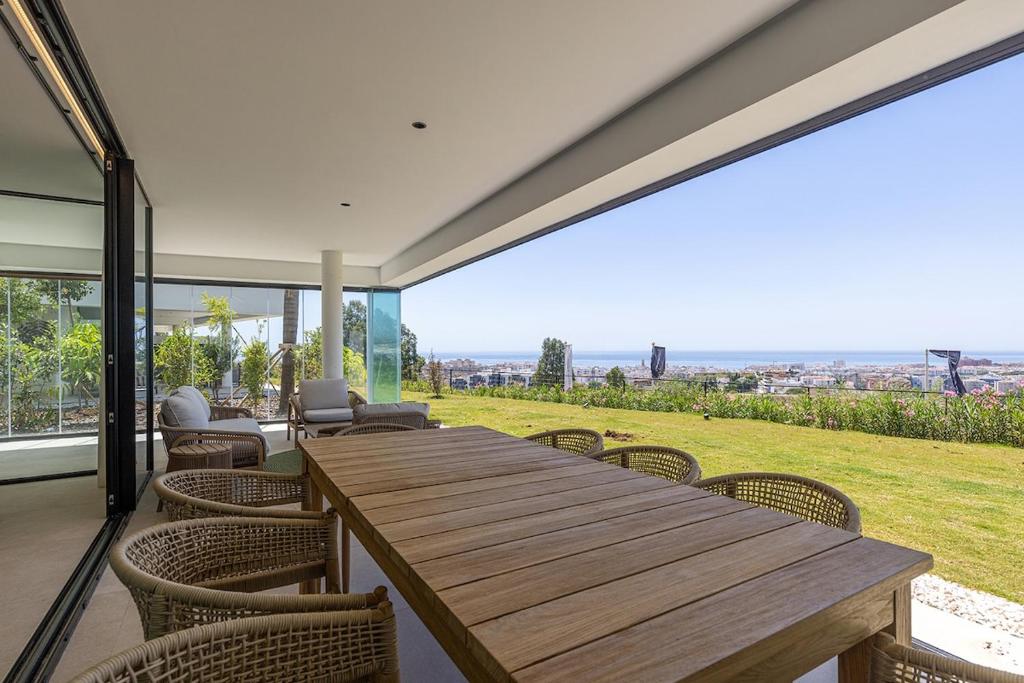 Four Bedroom, Sea View Apartment at Estepona Hills