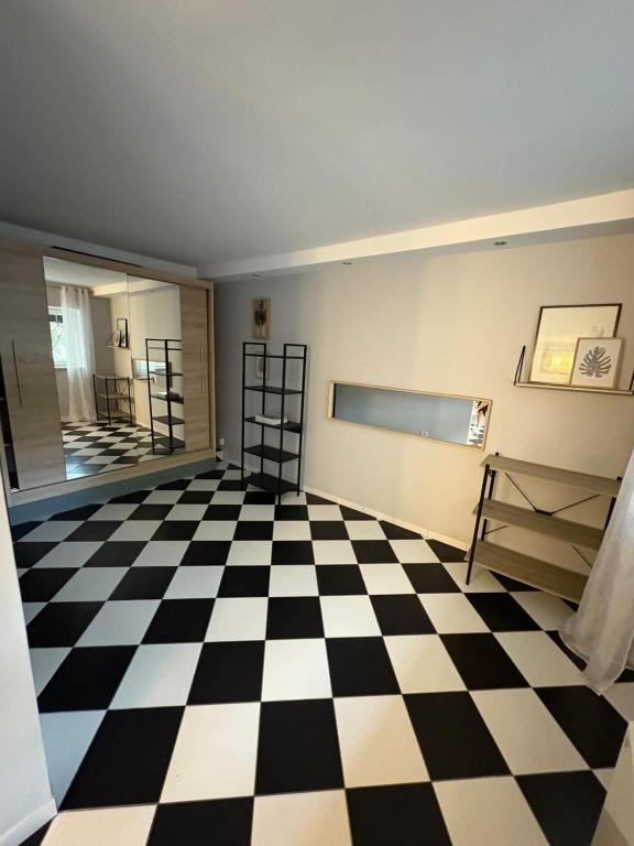 a room with a black and white checkered floor at Hutnicza 54 in Poznań