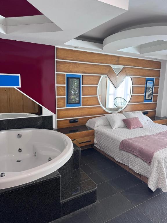a bedroom with a bed and a bath tub at Orinoco 20 in Nigrán