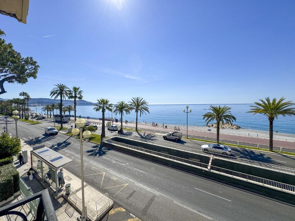 Elegant Sea Front Residence Nice