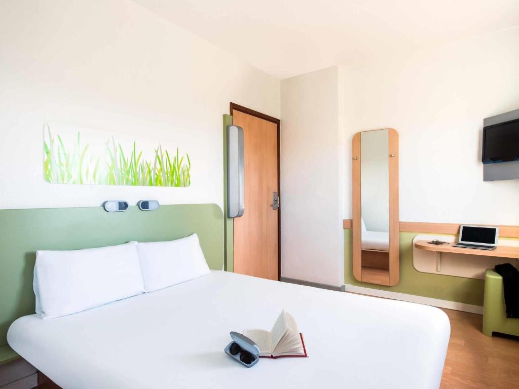ibis budget Leeds Centre Crown Point Road - 