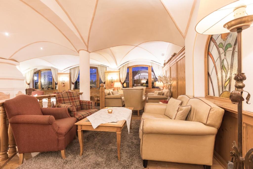 Posezení v ubytování Hotel Bergjuwel