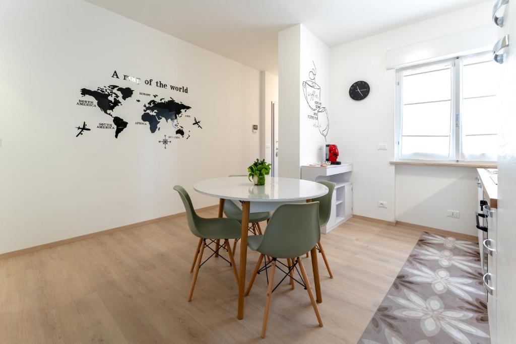 a white room with a table and chairs and a world map on the wall at Fuori Squadra in Lanciano