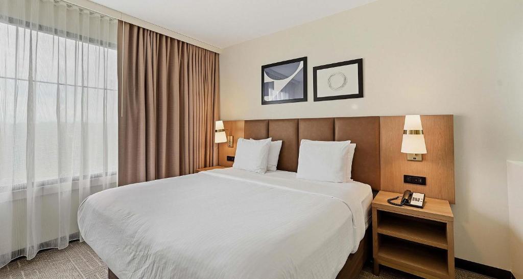 Best Western PLUS Hannaford Inn & Suites photo