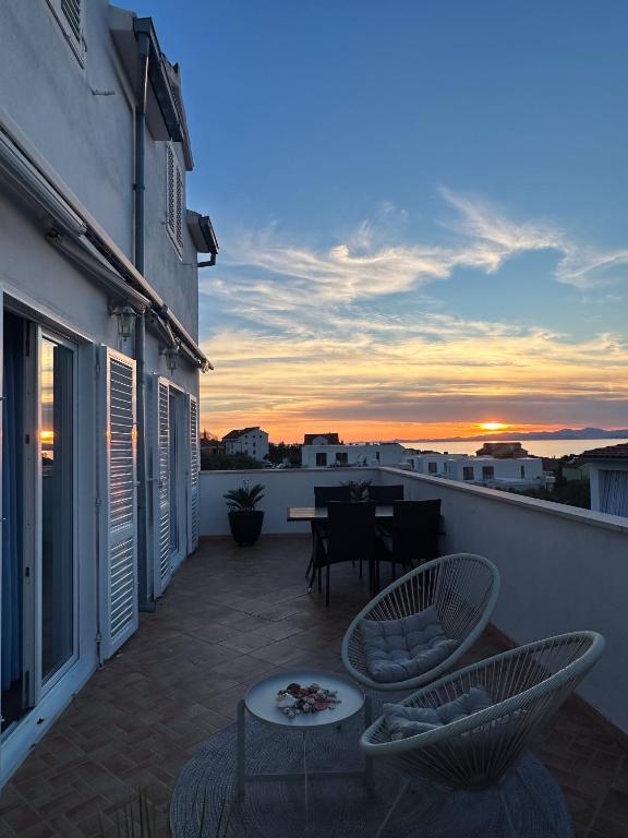 Sea View Family Apartment with Large Terrace & Free Parking