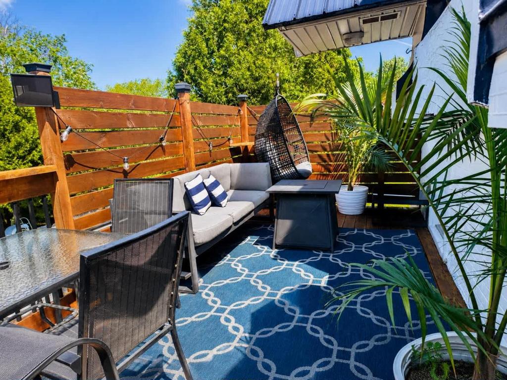 a patio with a couch and a table at Le Wolfe - 2 Bedrooms - 2 min Falls - Free Parking in Boischâtel