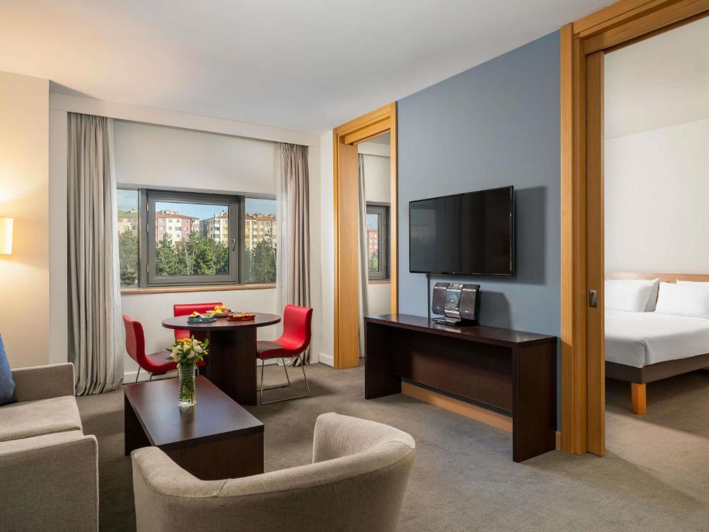 Novotel Kayseri - Superior Suite With 1 Queensize Bed And Sofa