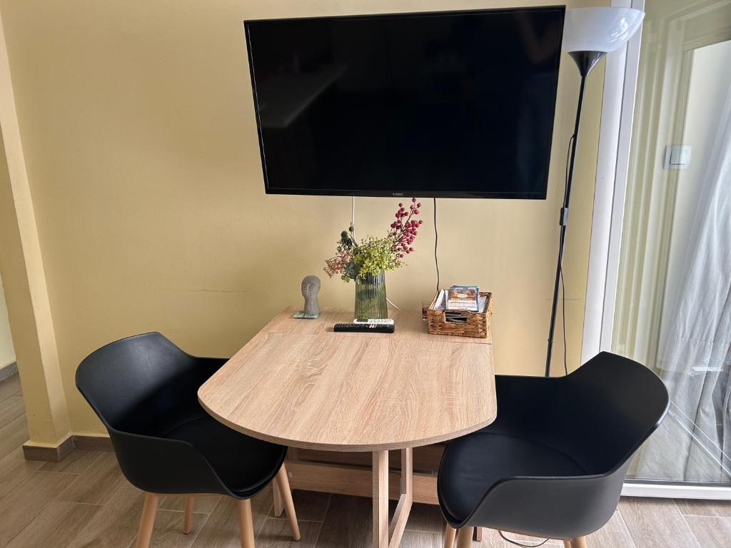 A cozy, 46 sqm flat three minutes from the sea