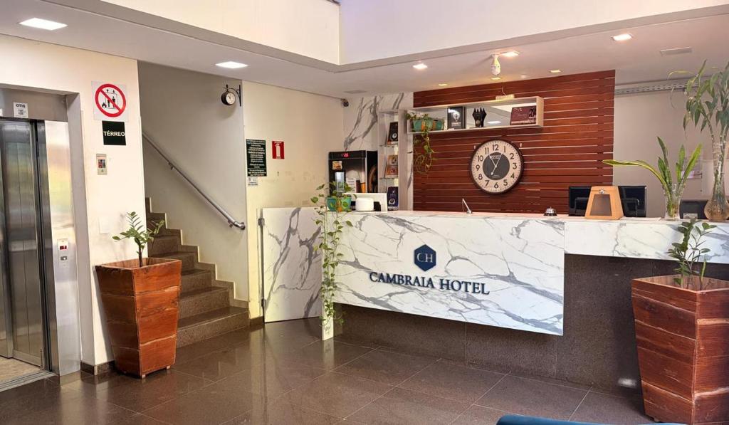 a lobby of a hotel with a reception desk at CAMBRAIA HOTEL ARCOS in Arcos