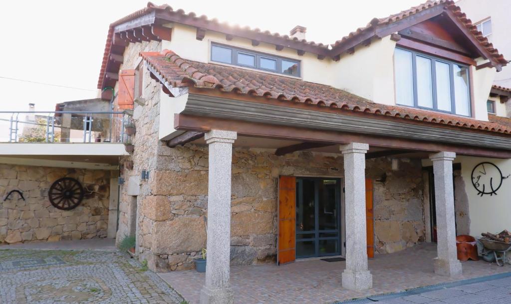a house with a porch with a roof at Casajurada in Pinhel