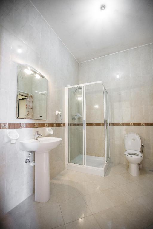 Kamar mandi di Hili Complex
