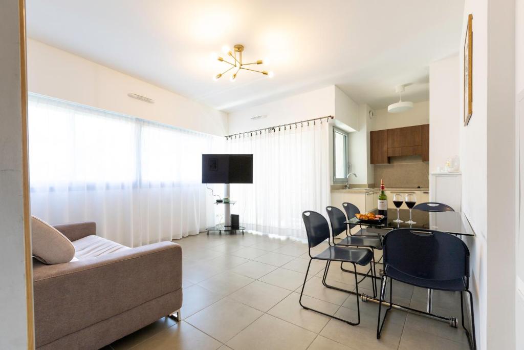 Juan-les-Pins 2-room apartment