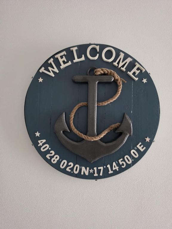 a sign that says welcome with a rope on it at Piccola Chappy in Taranto