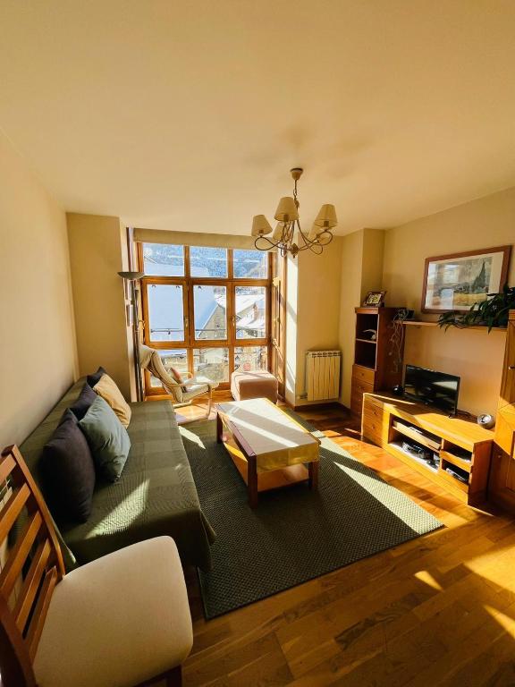 a living room with a couch and a table at Casa Isabel, wifi y relax - Arafita Apartamentos in Sallent de Gállego
