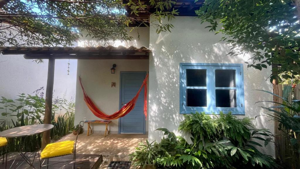 a house with a hammock outside of it at Chalés Calima in Lençóis