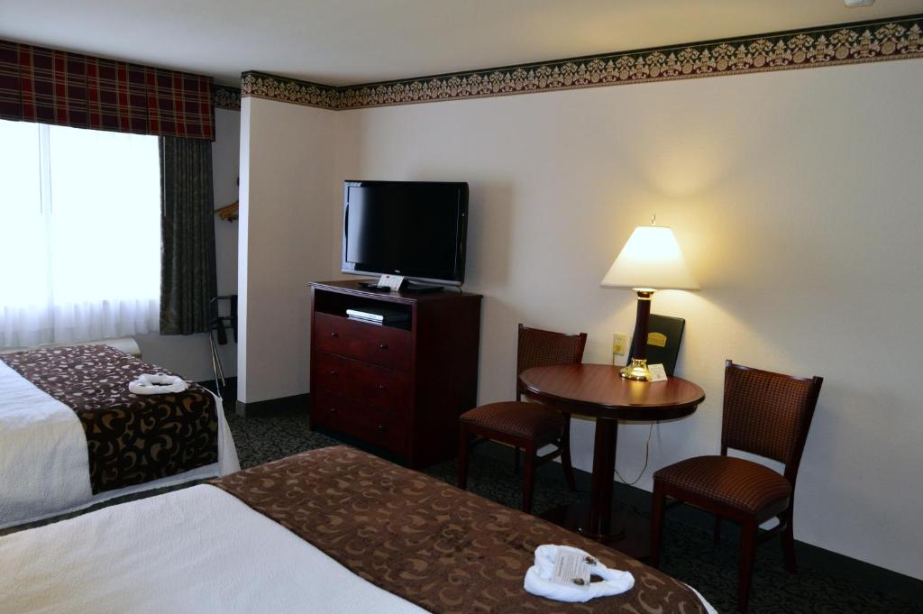 FairBridge Inn Express Dillon - Deluxe Queen Suite Met Twee Queensize Bedden