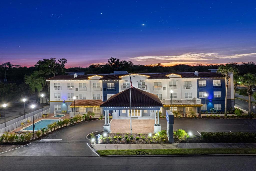 a rendering of a hotel at night at City Express by Marriott St. Augustine in St. Augustine