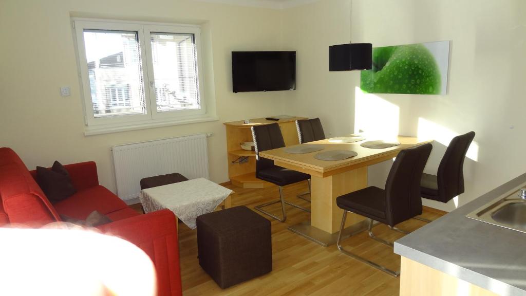 TV a/nebo společenská místnost v ubytování Appartements Gassner