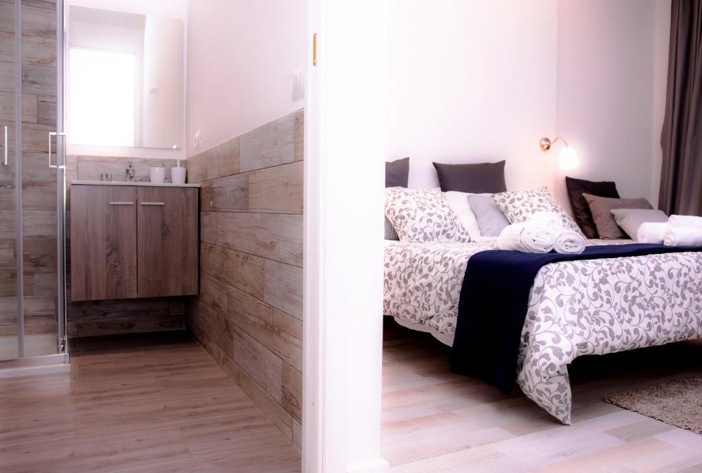 A bed or beds in a room at De Guestibus