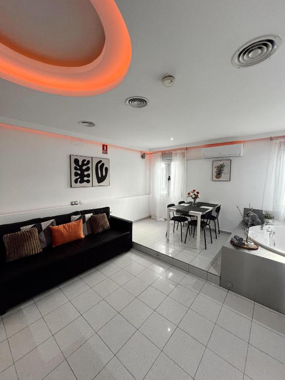 Exclusive studio next to Gran Vía with a jacuzzi
