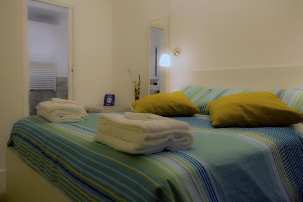 A bed or beds in a room at De Guestibus
