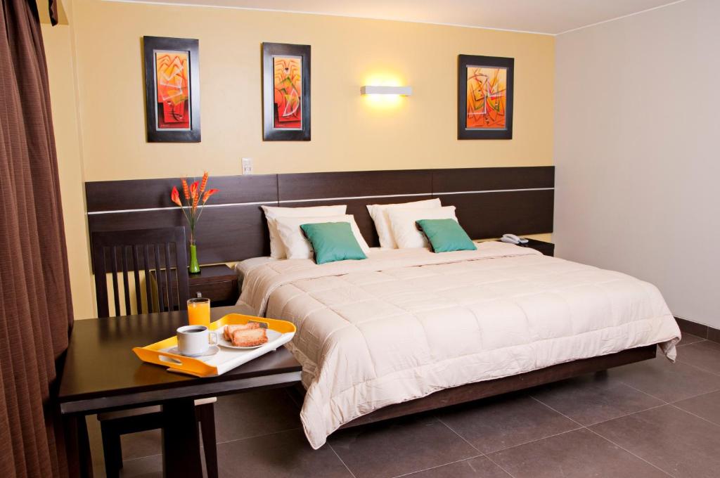 Ένα ή περισσότερα κρεβάτια σε δωμάτιο στο Flamante Hotel & Suite