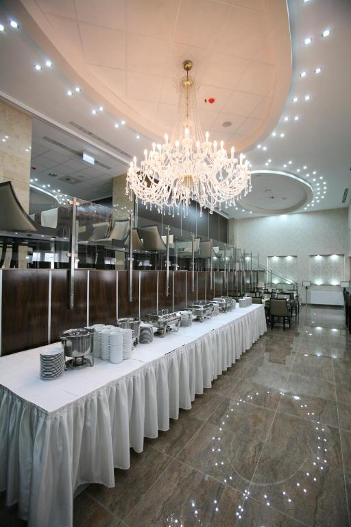 Restaurace v ubytování Bástya Konferencia és Wellness Hotel