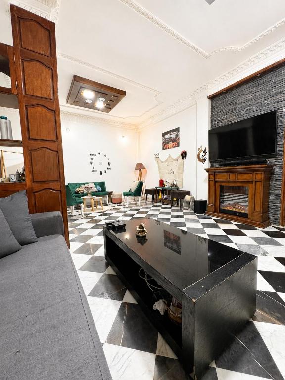 a living room with a couch and a table at Maison moderne & cosy in Constantine